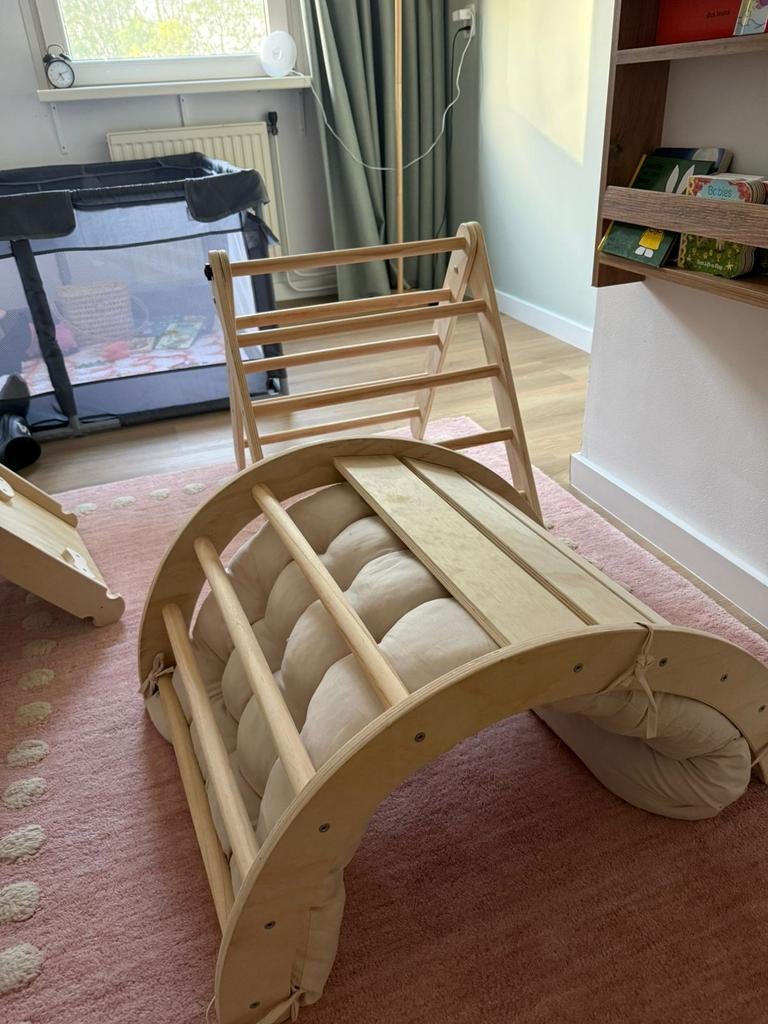 Peuter klimrek met glijbaan en kussen, Kinderen en Baby's, Speelgoed | Buiten | Speeltoestellen, Ophalen, Zo goed als nieuw, Glijbaan