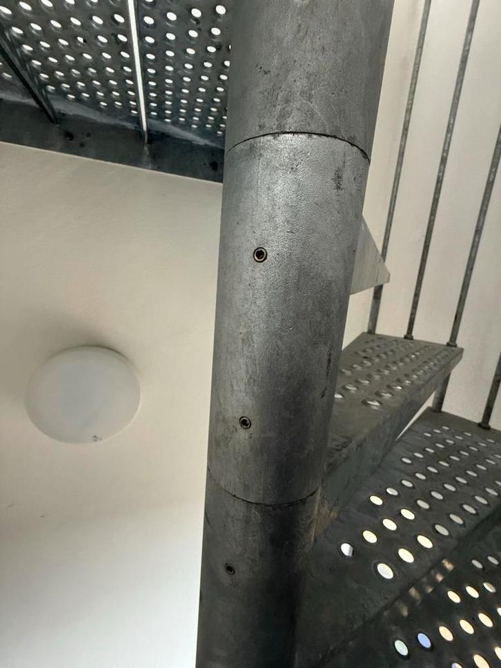 Wenteltrap Metalen wenteltrap, Doe-het-zelf en Verbouw, Overige Doe-het-zelf en Verbouw, Zo goed als nieuw, Ophalen