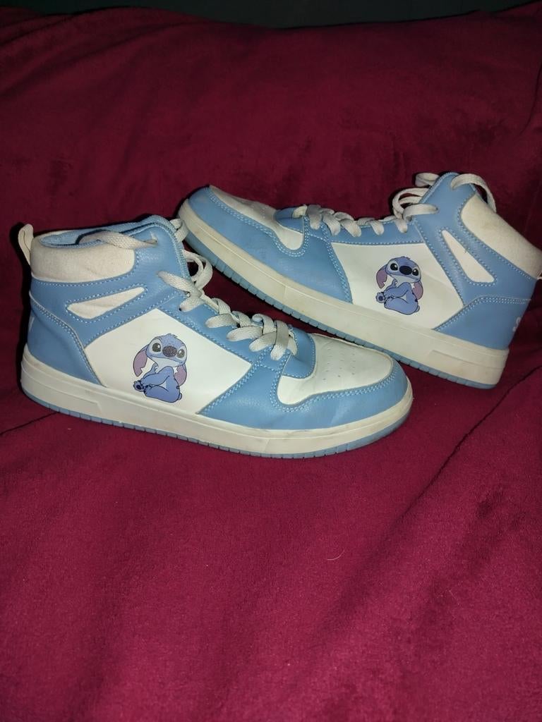 schoenen met Stitch maat 40, Kleding | Dames, Schoenen, Ophalen of Verzenden, Zo goed als nieuw, Zwart, Sneakers of Gympen