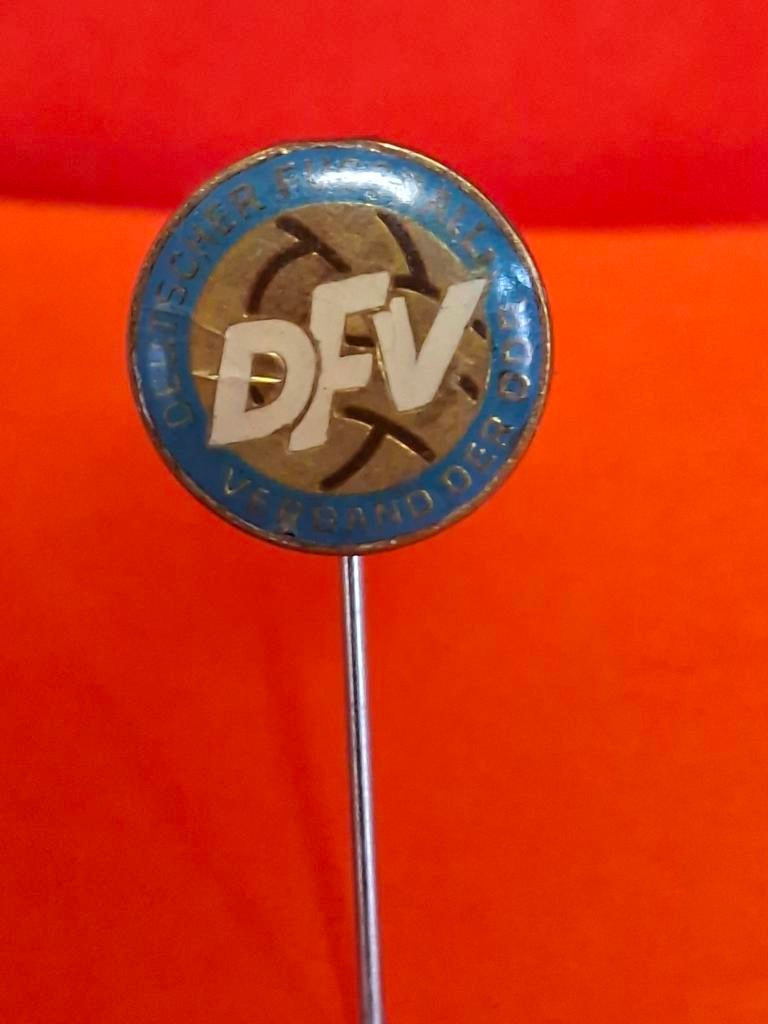Duitse Voetbalbond DDR, Verzamelen, Speldjes, Pins en Buttons, Ophalen of Verzenden, Gebruikt, Sport, Speldje of Pin