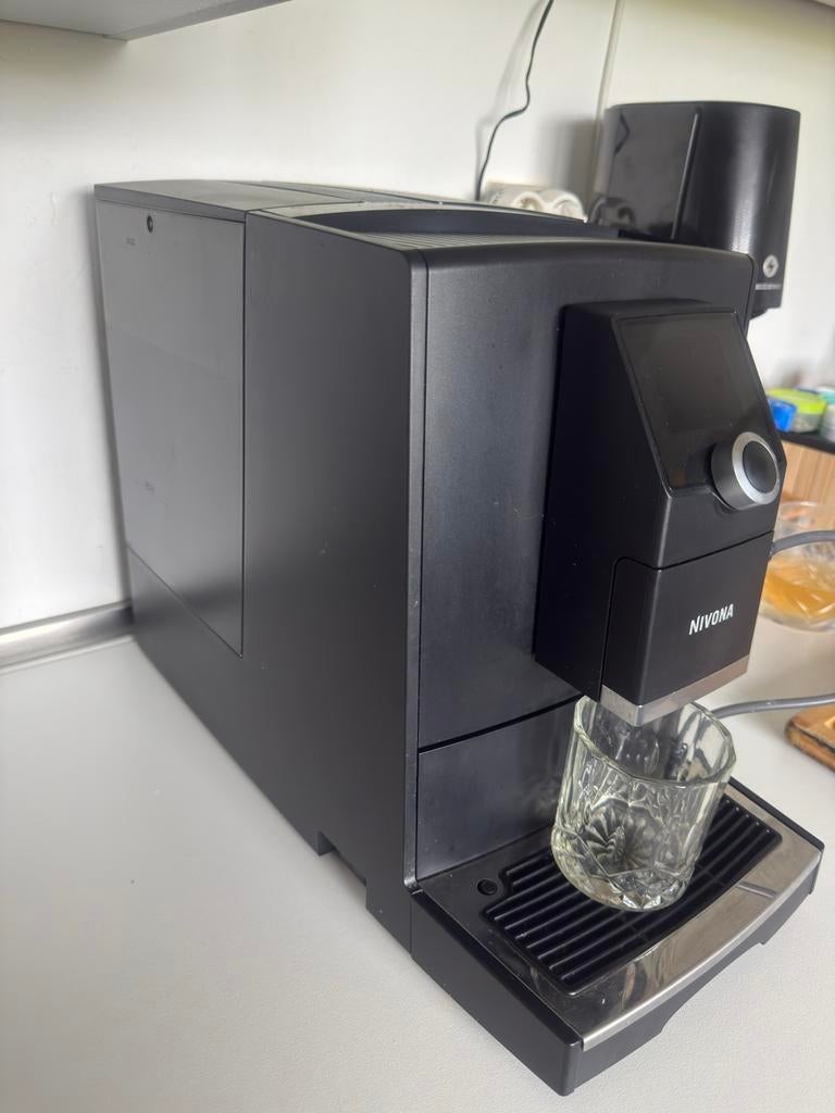 NIVONA NICR 790 Cafferomantica Volautomatische Koffiemachine, Witgoed en Apparatuur, Koffiezetapparaten, Afneembaar waterreservoir
