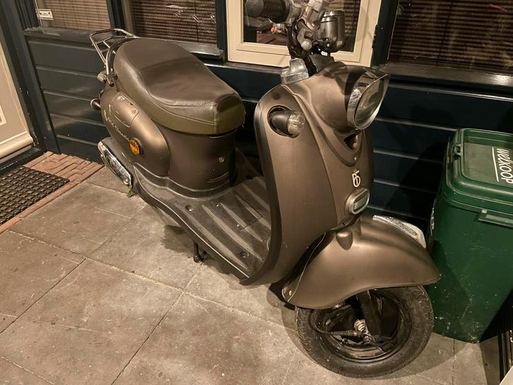 BTC Old Classic scooter, Fietsen en Brommers, Brommeronderdelen | Scooters, Gebruikt, Overige merken, Overige typen, Ophalen
