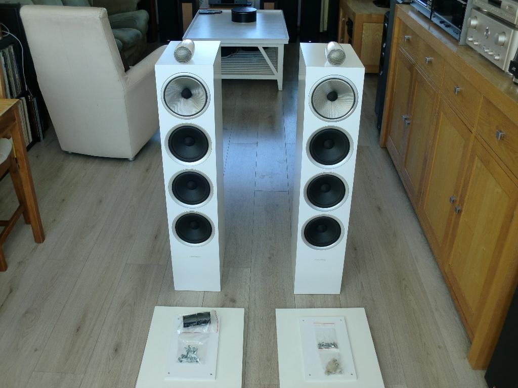 Bowers & Wilkins 702 S2 Wit in gespeeld te beluisteren.B&W, Ophalen of Verzenden, Zo goed als nieuw, Bowers & Wilkins (B&W), 120 watt of meer