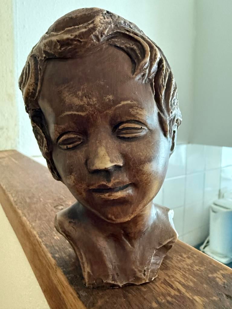 Buste van een kind, gemerkt AP 234, Overige onderwerpen, Buste, Ophalen of Verzenden, Overige materialen