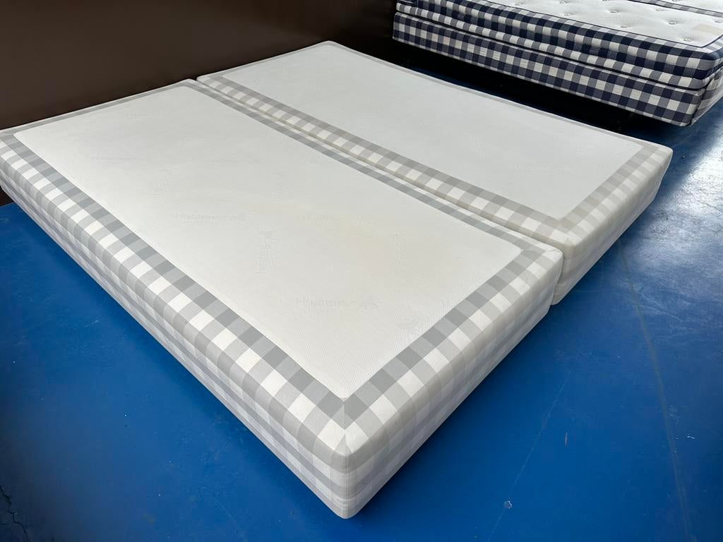 Hästens Boxspring 210x210 met fırm en medıum, Ophalen of Verzenden, Zo goed als nieuw, Tweepersoons, Blauw