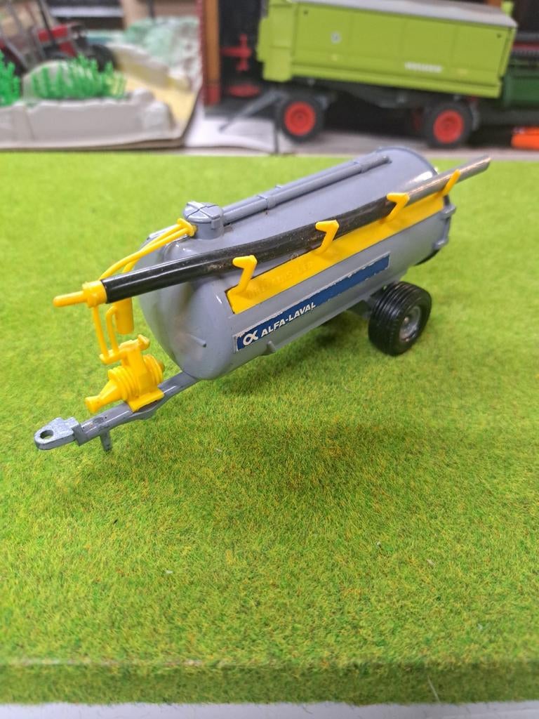 Alfa Laval mesttank van Britains met nummer 9560, Ophalen of Verzenden, Zo goed als nieuw, Tractor of Landbouw, Britains