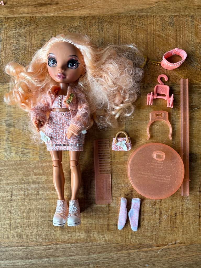 Rainbow High mode pop zgan, Kinderen en Baby's, Speelgoed | Poppen, Ophalen of Verzenden, Zo goed als nieuw, Overige typen