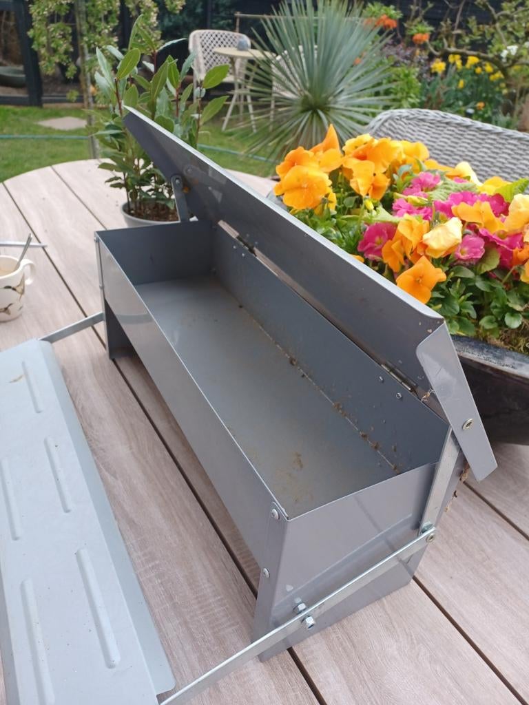 Te koop, kippenvoerbak, lengte 17cm breedte 51 cm hoogte 19c, Dieren en Toebehoren, Ophalen, Zo goed als nieuw, Drinken en Voederen