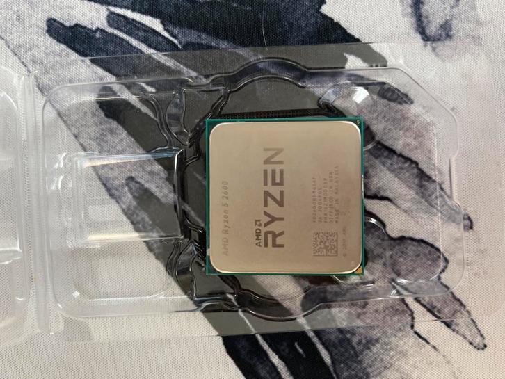 AMD Ryzen 5 2600 processor met koeler, Computers en Software, Processors, Gebruikt, 6-core, 3 tot 4 Ghz, Ophalen of Verzenden