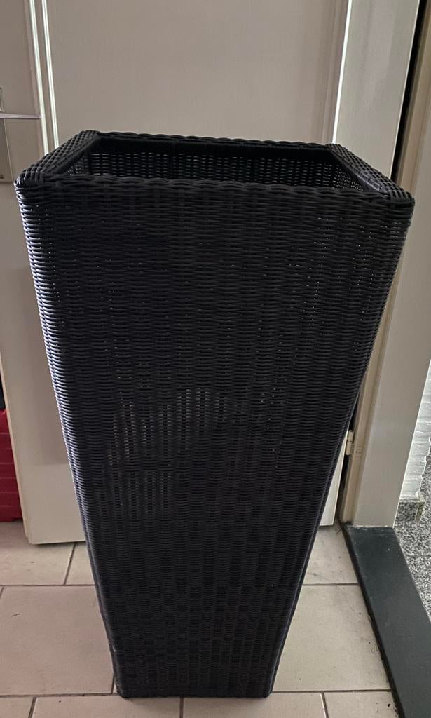 Rattan hoge wicker antraciet grijs bloempot bloembak rotan, Ophalen, Kunststof, Gebruikt, 40 cm of meer