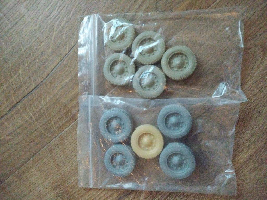 Faun Tanktransporter 1/35 Resin wielen, Overige merken, 1:32 tot 1:50, Ophalen of Verzenden, Zo goed als nieuw