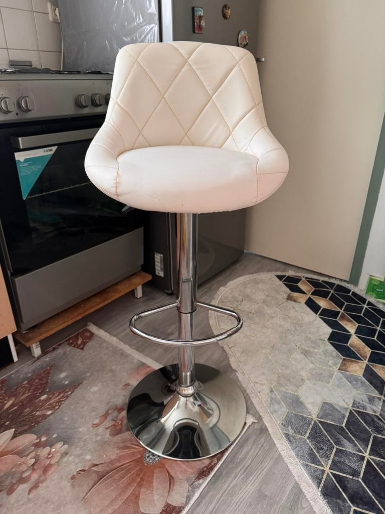 2 verstelbare barkrukken – crème kleur– met rugleuning, In hoogte verstelbaar, 60 tot 90 cm, Ophalen of Verzenden, Zo goed als nieuw