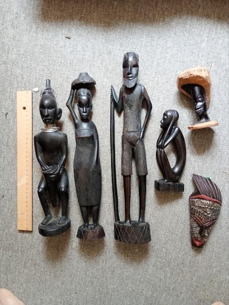 Afrikaanse houten beelden en 1 masker, Ophalen