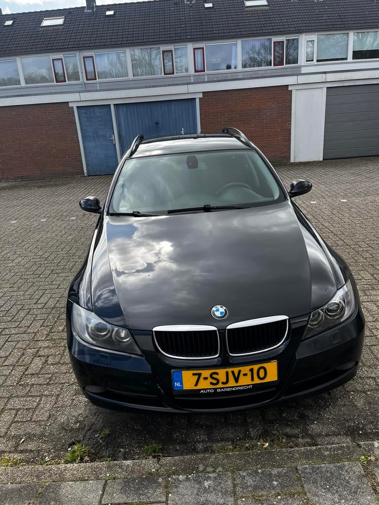 BMW 3-Serie 2.0 I 320 Touring AUT 2005 Zwart, Auto's, BMW, Automaat, Navigatiesysteem, 1995 cc, Zwart