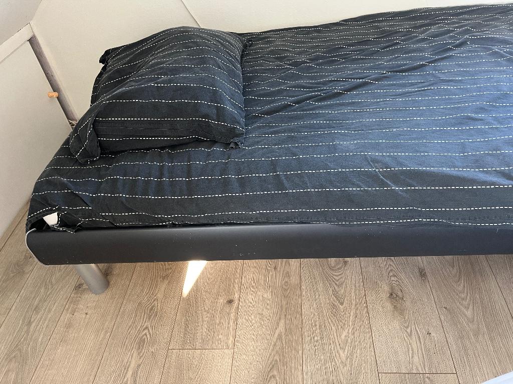 Bed, Huis en Inrichting, Slaapkamer | Bedden, Ophalen, 100 cm, Eenpersoons, 210 cm