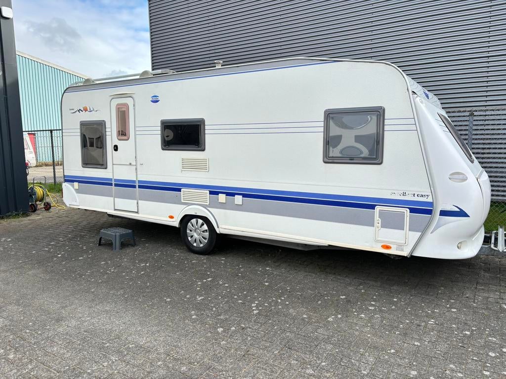 Hobby 560 KMFE 6 persoons caravan, Stapelbed, Rondzit, Hobby, Bedrijf