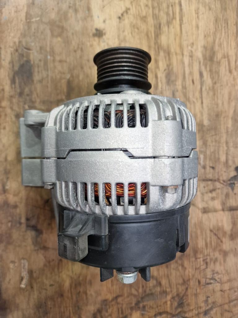 Bosch Dynamo Audi / VW Polo 14V 70A, Ophalen of Verzenden, Nieuw, Audi