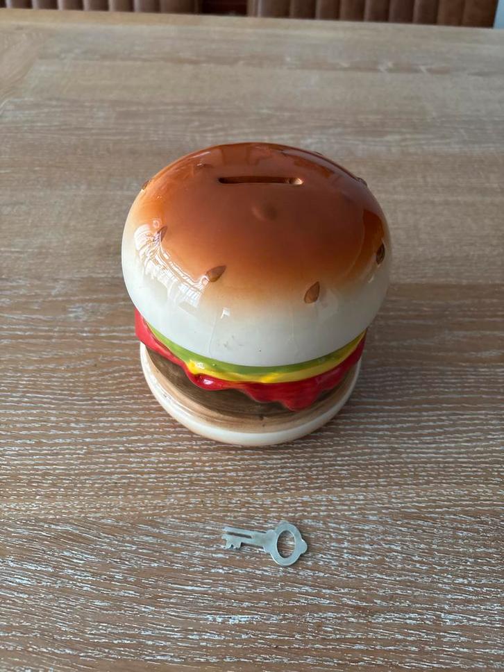 Hamburger Spaarpot met Sleutel - Keramiek, Verzamelen, Spaarpotten, Gebruikt, Overige thema's, Steen, Aardewerk of Keramiek, Ophalen of Verzenden