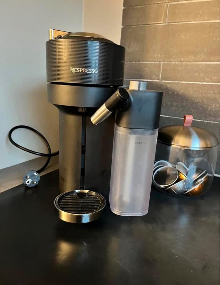 Nespresso Latissima Vertuo - van mei 2024, Witgoed en Apparatuur, Koffiezetapparaten, Zo goed als nieuw, Koffiemachine, Ophalen of Verzenden