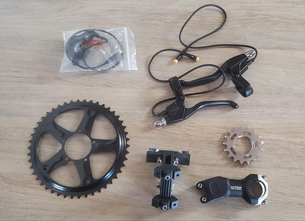 Fixed gear / piste , koersfiets en Bafang

-Blb 17 tanden co, Ophalen of Verzenden, Zadel