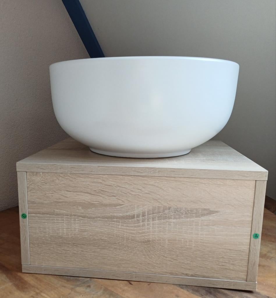 Badkamer meubel met witte ronde waskom., Doe-het-zelf en Verbouw, Sanitair, Ophalen of Verzenden, Zo goed als nieuw, Steen, Wastafel