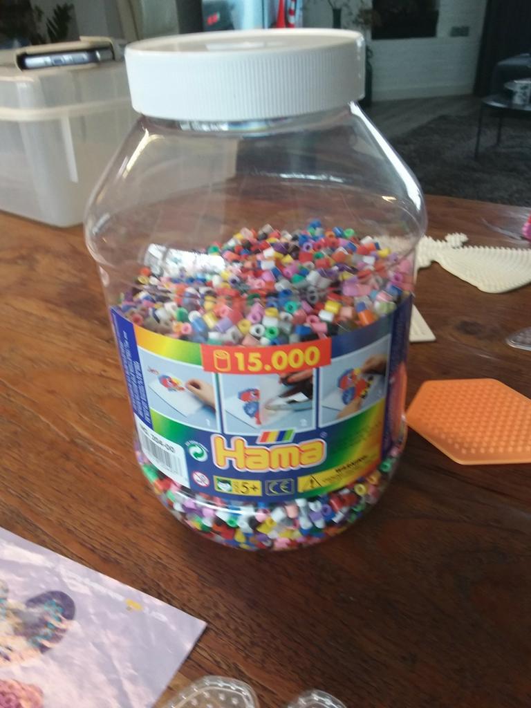 Ong 12.000 strijkkralen Hama en 11 voorbeelden zie foto's, Kinderen en Baby's, Speelgoed | Educatief en Creatief, Ophalen of Verzenden
