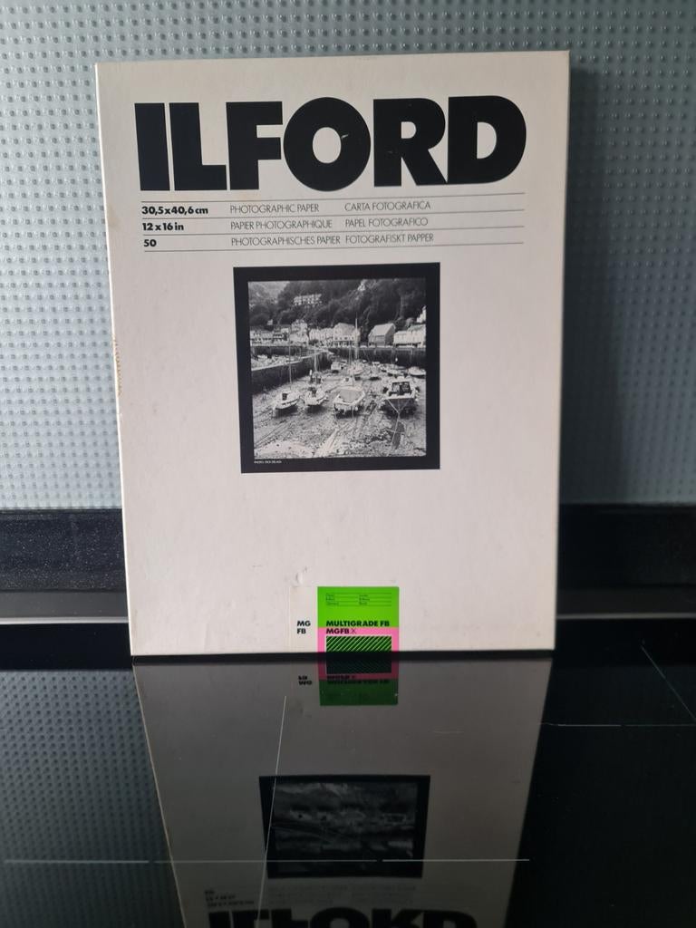Ilford MULTIGRADE FB GLOSSY 30,5x40,5cm bariet zw fotopapier, Ophalen of Verzenden, Nieuw
