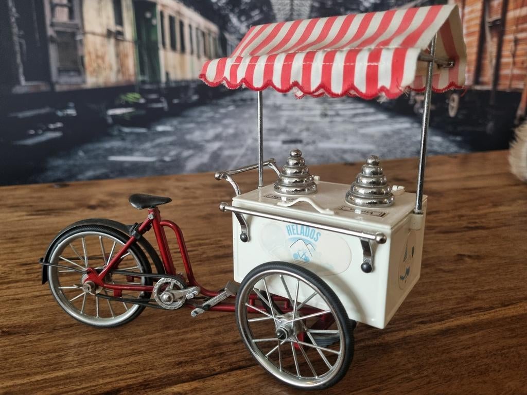 Decoratieve ijscokar miniatuur - Helados, Verzamelen, Speelgoed, Gebruikt, Ophalen of Verzenden