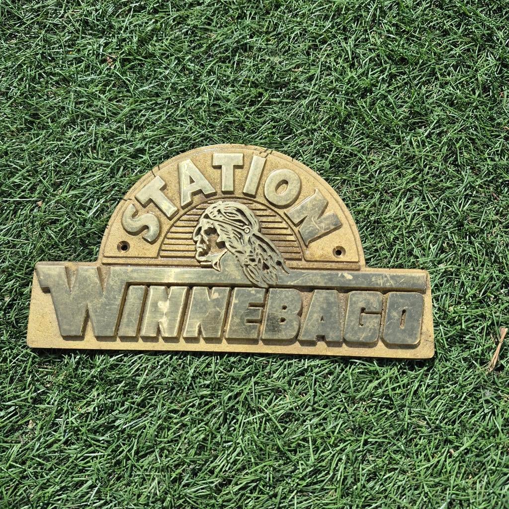 Vintage Winnebago Station Plaquette - Gietijzer, Ophalen of Verzenden