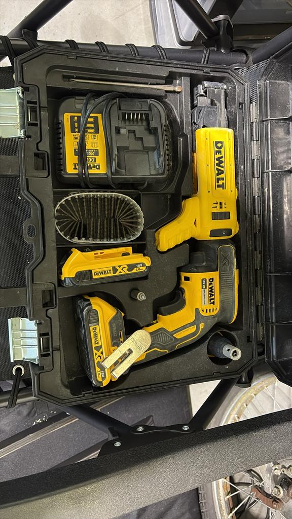 Dewalt dcf620D2k bandschroefmachine met lader en 2 accu's, Variabele snelheid, Ophalen of Verzenden, Minder dan 400 watt, Zo goed als nieuw