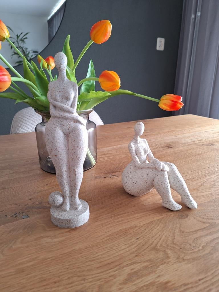 2 Beeldjes Vrouw - 23 cm en 13 cm - Beschadiging, Verzamelen, Beelden en Beeldjes, Ophalen of Verzenden, Gebruikt, Mens