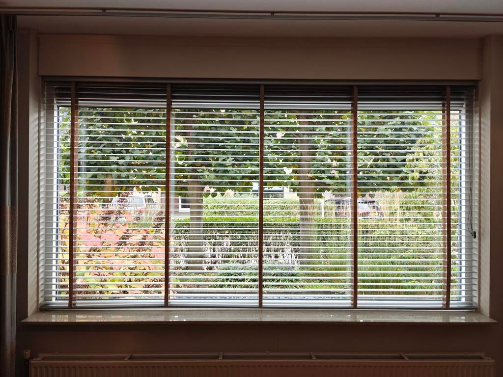 Aluminium brede jaloezieën met een zandkleurig lint.

Door h, Ophalen of Verzenden