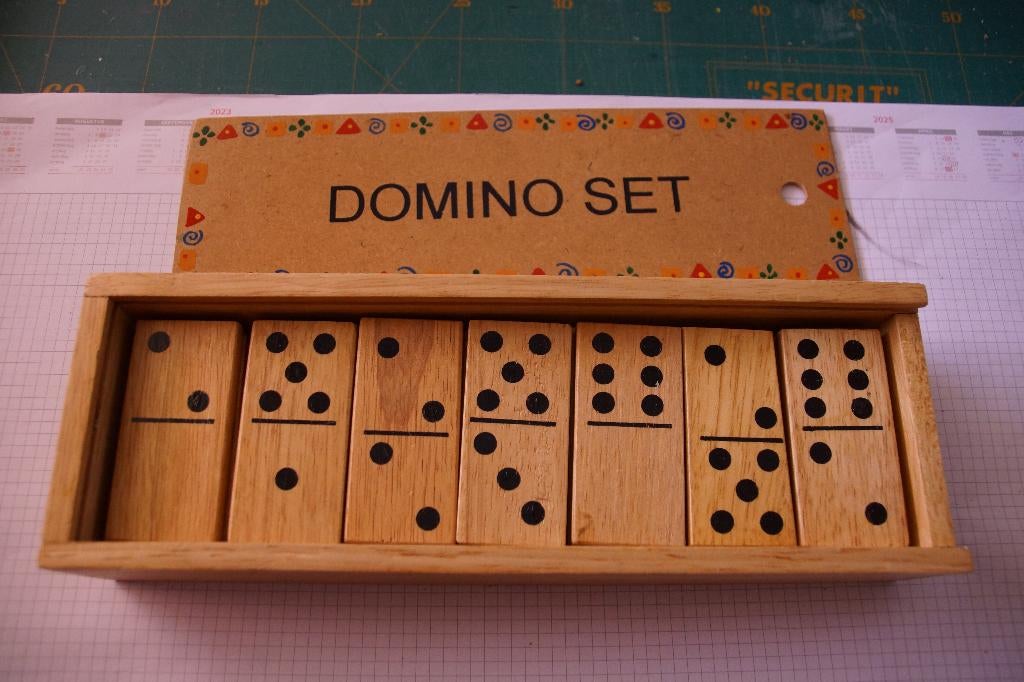 houten domino  spel, Ophalen of Verzenden, Zo goed als nieuw, Puzzelen