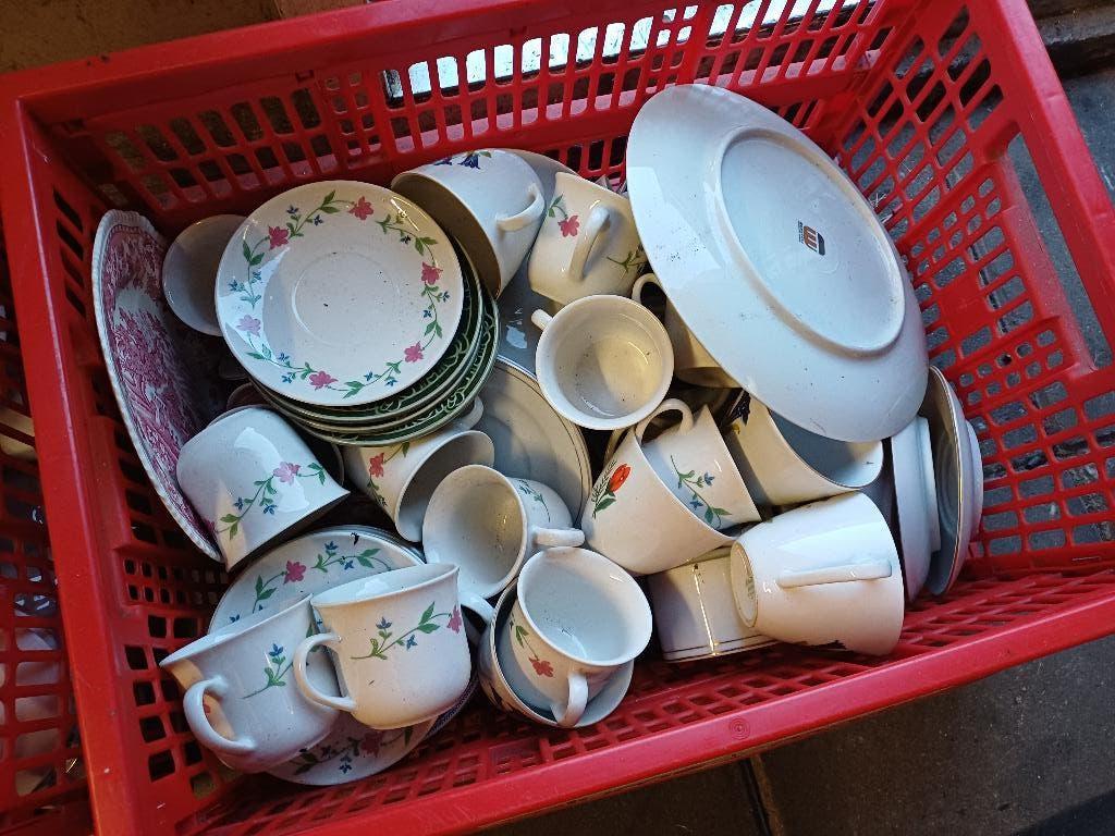 2 GRATIS vouwkratjes met vintage servies, Ophalen