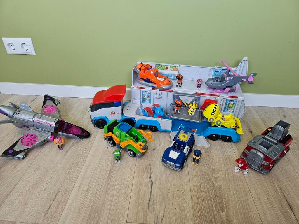Paw Patrol Speciale Voertuigen en Paw Patroller Bus, Kinderen en Baby's, Ophalen, Zo goed als nieuw, Jongen of Meisje