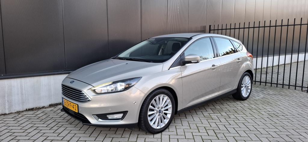Ford FOCUS 1.0 Titanium Edition NAP NAVI KEYLESS DODEHOEK, Gebruikt, Origineel Nederlands, 3 cilinders, Zilver of Grijs