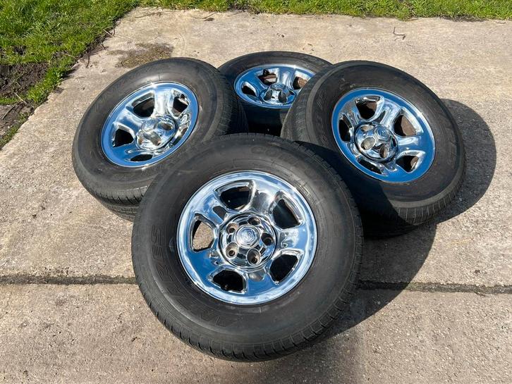 Dodge ram 1500 wielen velgen banden, Auto-onderdelen, Banden en Velgen, Zomerbanden, 17 inch, Ophalen of Verzenden