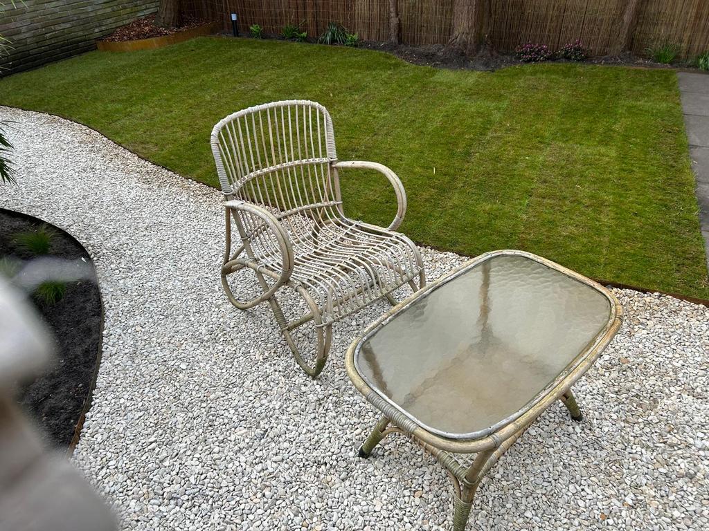 Rotan stoel met glazen tafeltje, Ophalen, Gebruikt, Rotan