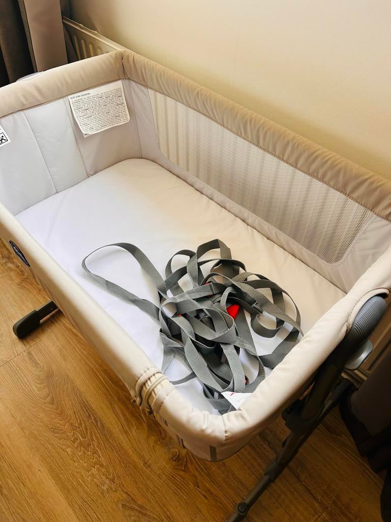 Chicco Next2Me Essential Co-Sleeper + Meyco Beddengoed, Ophalen, Zo goed als nieuw, Wieg