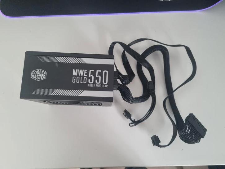 Cooler Master MWE 550 Gold Full Modulaire Voeding, Computers en Software, Interne voedingen, Zo goed als nieuw, Ophalen of Verzenden
