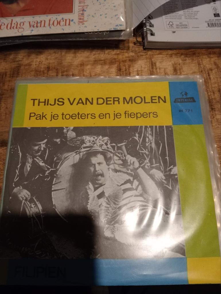 Thijs van der Molen - pak je toeters en je fiepers, Ophalen of Verzenden, Zo goed als nieuw, Overige formaten, Levenslied of Smartlap