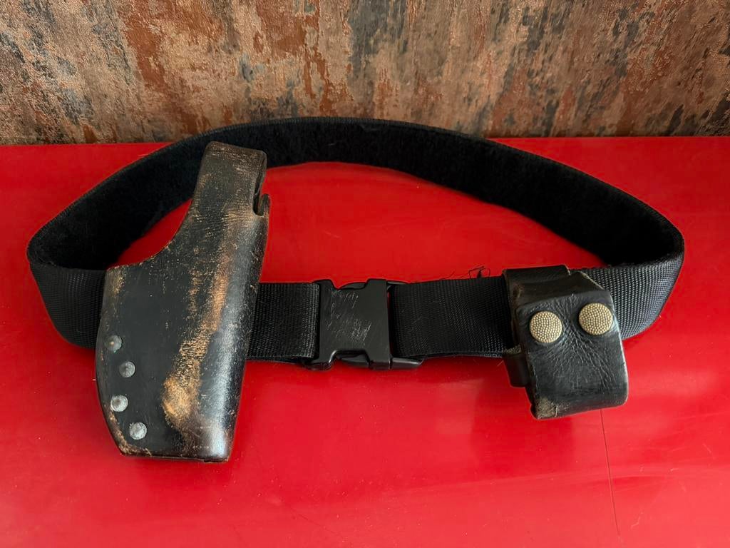 Lederen walther p5 holster handboei houder en riem, Ophalen of Verzenden, Landmacht, Nederland