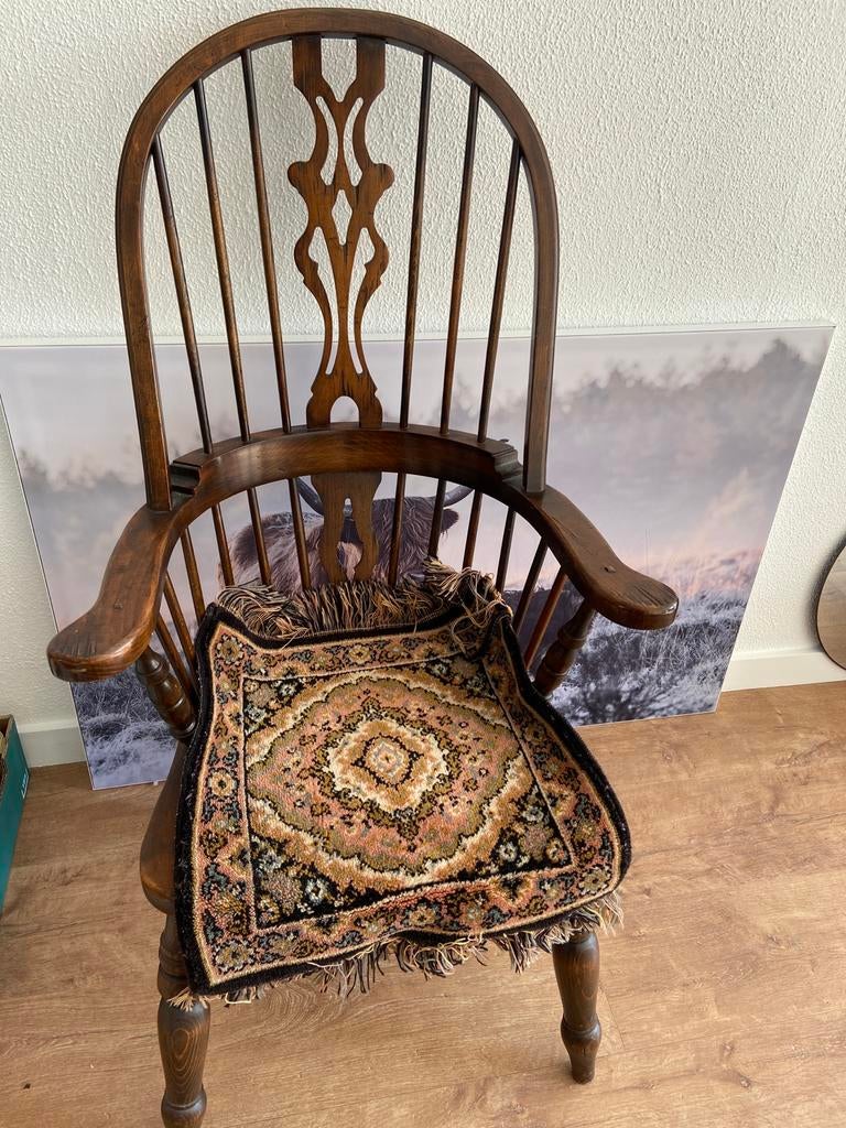 Antieke houten stoel met kleedje - Uniek en sfeervol, Huis en Inrichting, Stoelen, Ophalen, Gebruikt, Bruin, Eén