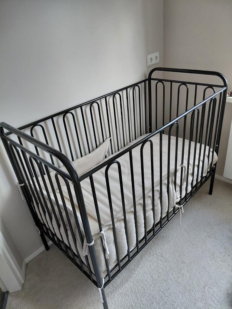 Stevig zwart metalen ledikant, Ophalen, Gebruikt, Ledikant