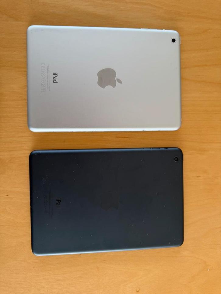 2x iPad mini (wit 16GB, zwart 64GB) - Gebruikt, Computers en Software, Apple iPads, Gebruikt, Apple iPad Mini, Wi-Fi, 7 inch of minder