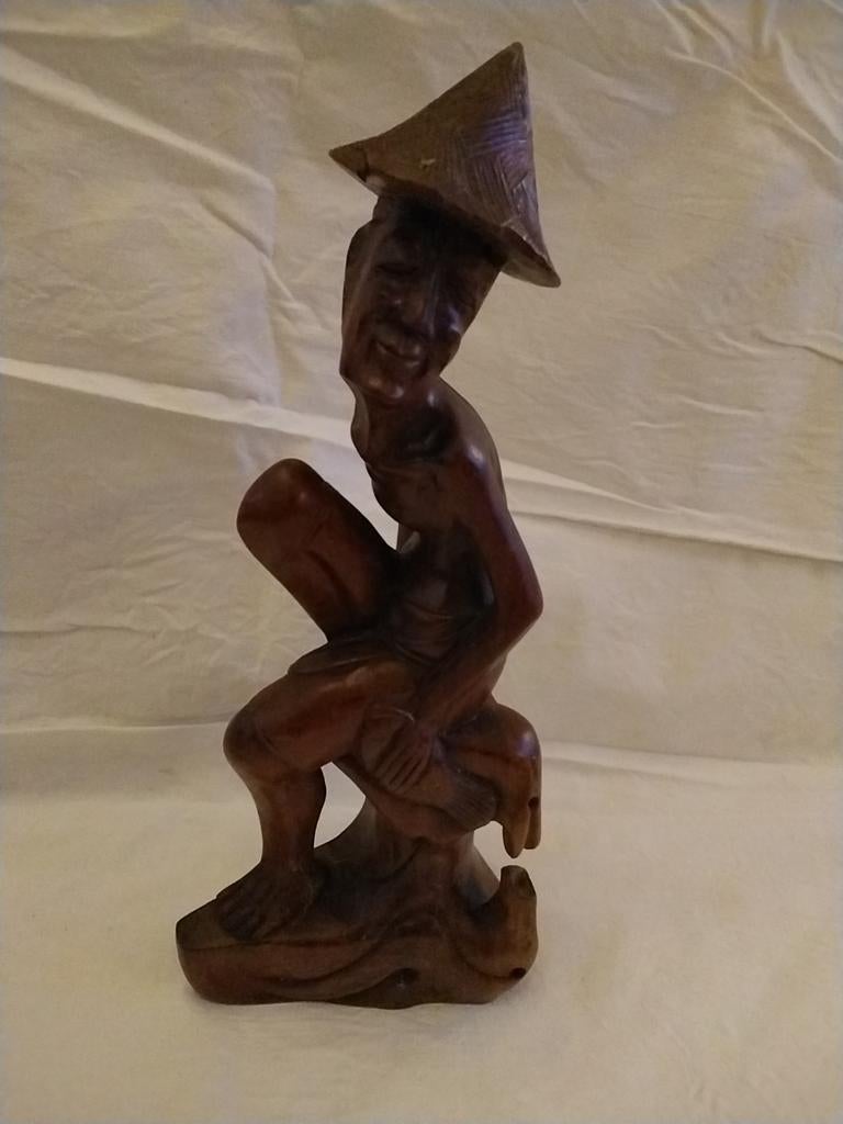 Houten beeldje van zittende man met hoed, Antiek en Kunst, Kunst | Beelden en Houtsnijwerken, Ophalen of Verzenden