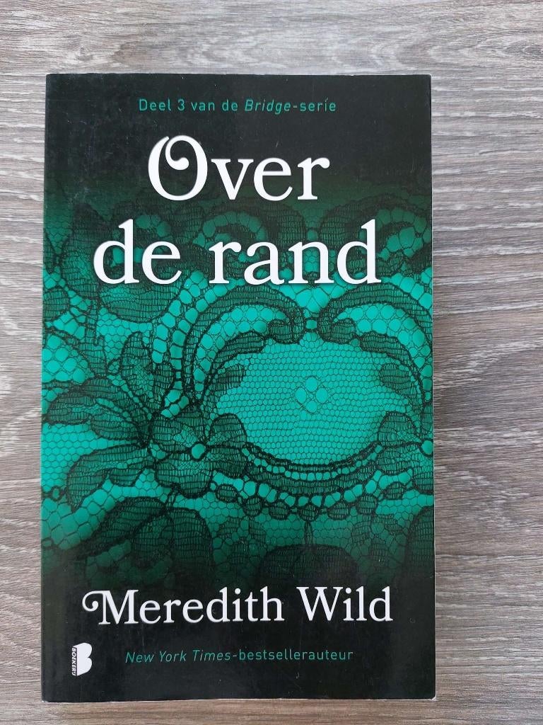 Meredith Wild - Bridgewater serie 3  - Over de rand, Ophalen of Verzenden, Zo goed als nieuw