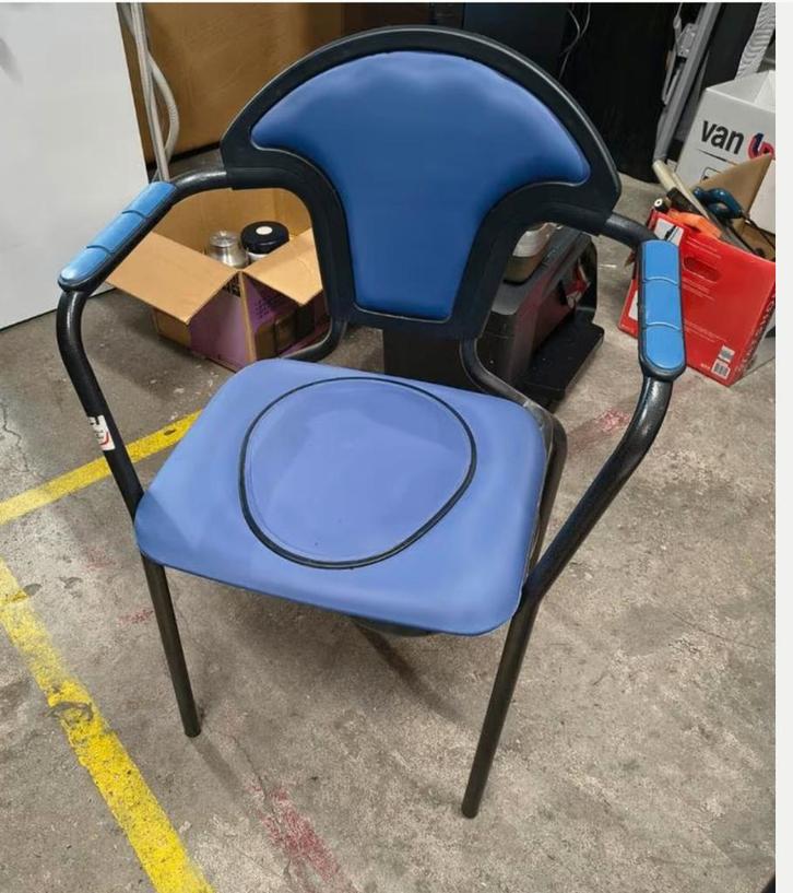 postoel met emmer, Diversen, Verpleegmiddelen, Zo goed als nieuw, Ophalen