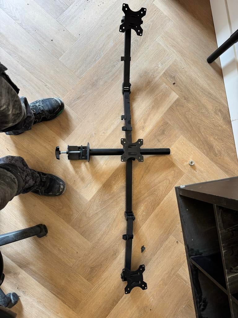 NewStar Monitorbeugel voor 3 monitoren, Computers en Software, Monitoren, Gaming, Gebruikt, Ophalen of Verzenden, Overige typen