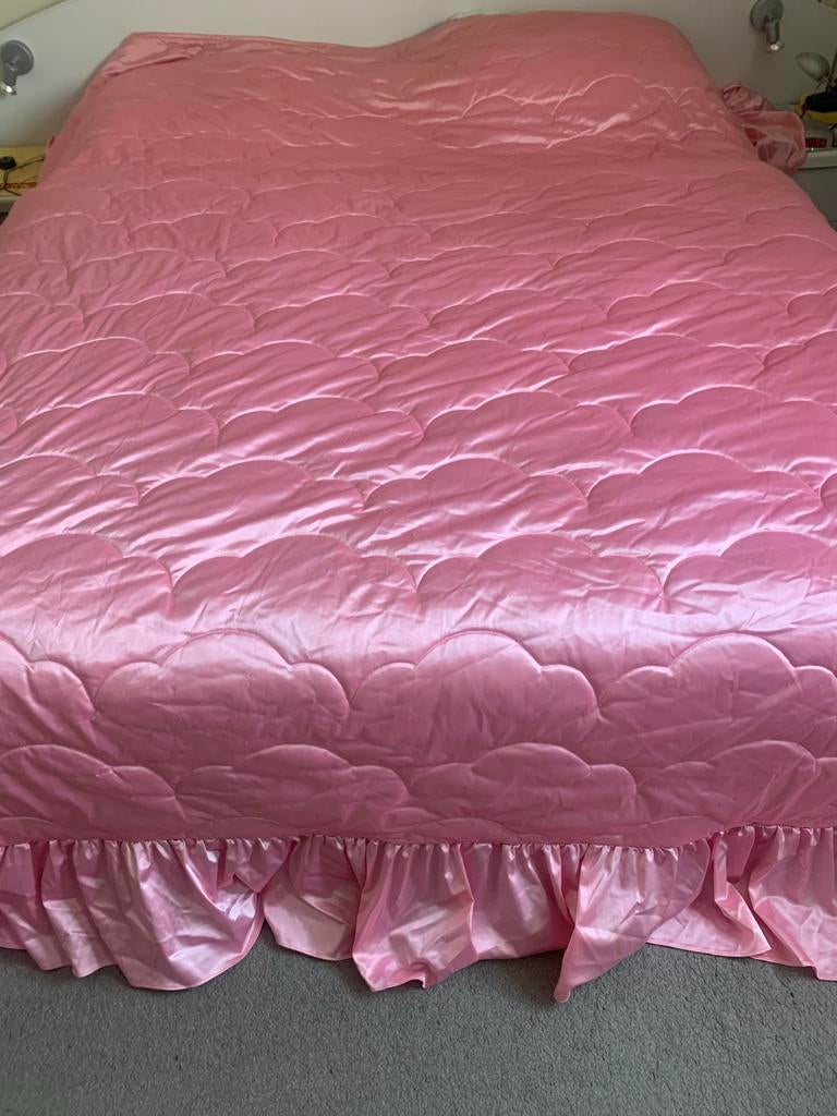 Frisse roze beddensprei - Zo goed als nieuw, Tweepersoons, Ophalen of Verzenden, Roze, Deken of Dekbed
